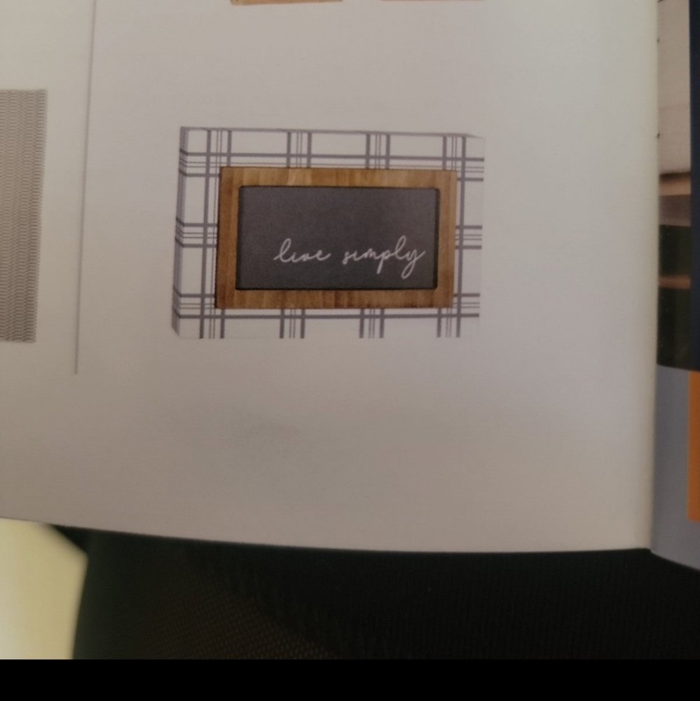 Decocrated Live simply sign from summer 2022 box